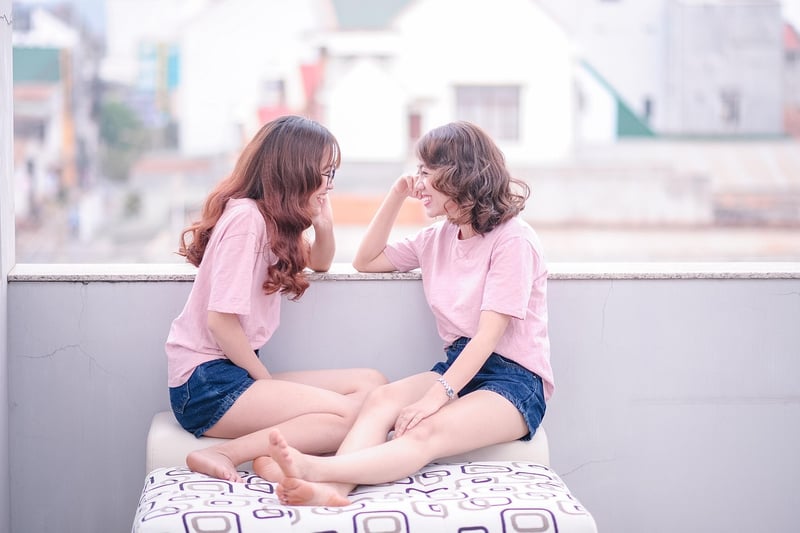 Glamour gossips
